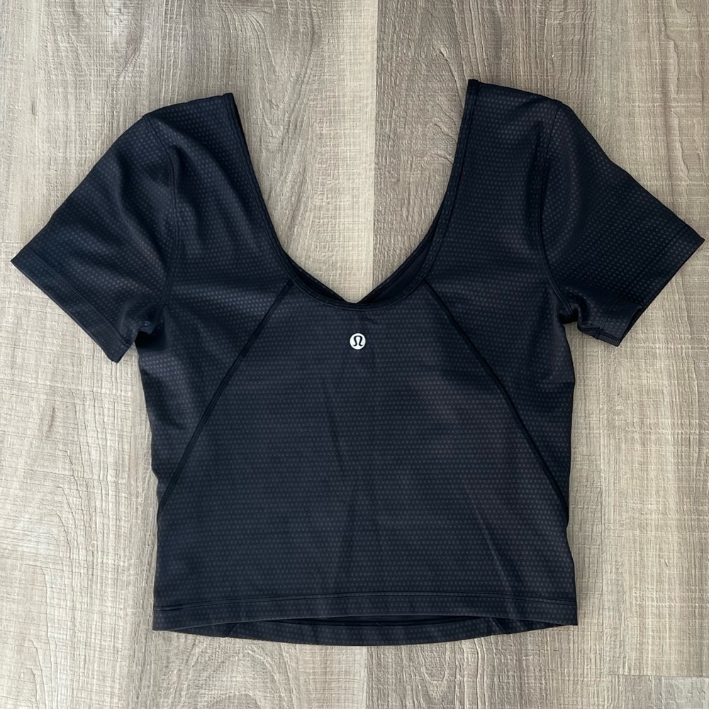 Lululemon Women’s Black Crop Top Textured - Size 6